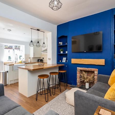 Stylish, Centrally Located Terrace - Pass The Key 约克 外观 照片