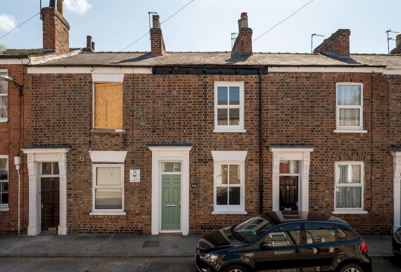 Stylish, Centrally Located Terrace - Pass The Key 约克 外观 照片