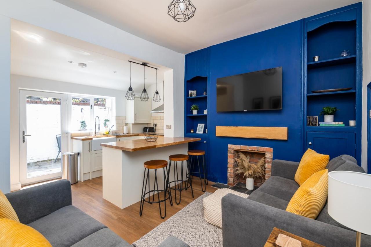 Stylish, Centrally Located Terrace - Pass The Key 约克 外观 照片