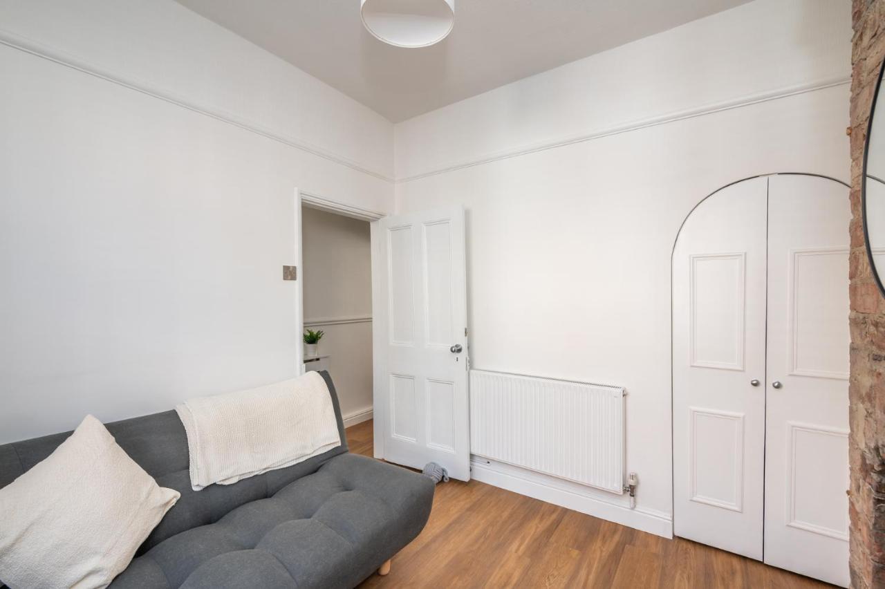 Stylish, Centrally Located Terrace - Pass The Key 约克 外观 照片