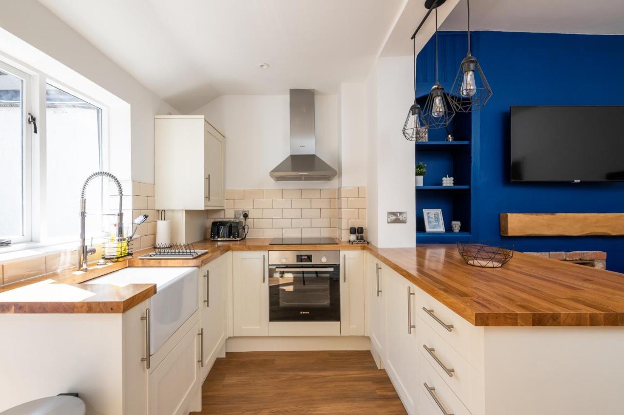 Stylish, Centrally Located Terrace - Pass The Key 约克 外观 照片