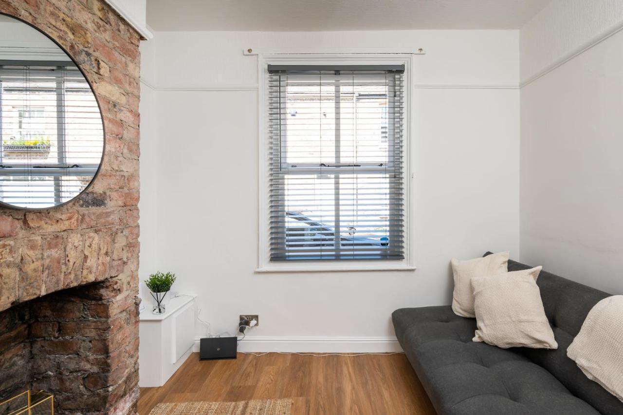 Stylish, Centrally Located Terrace - Pass The Key 约克 外观 照片