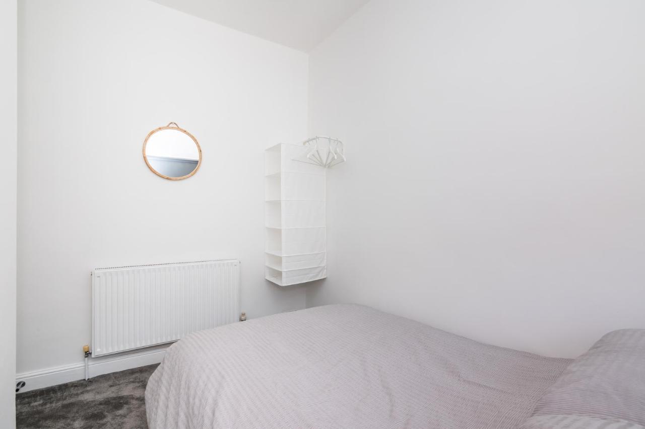 Stylish, Centrally Located Terrace - Pass The Key 约克 外观 照片