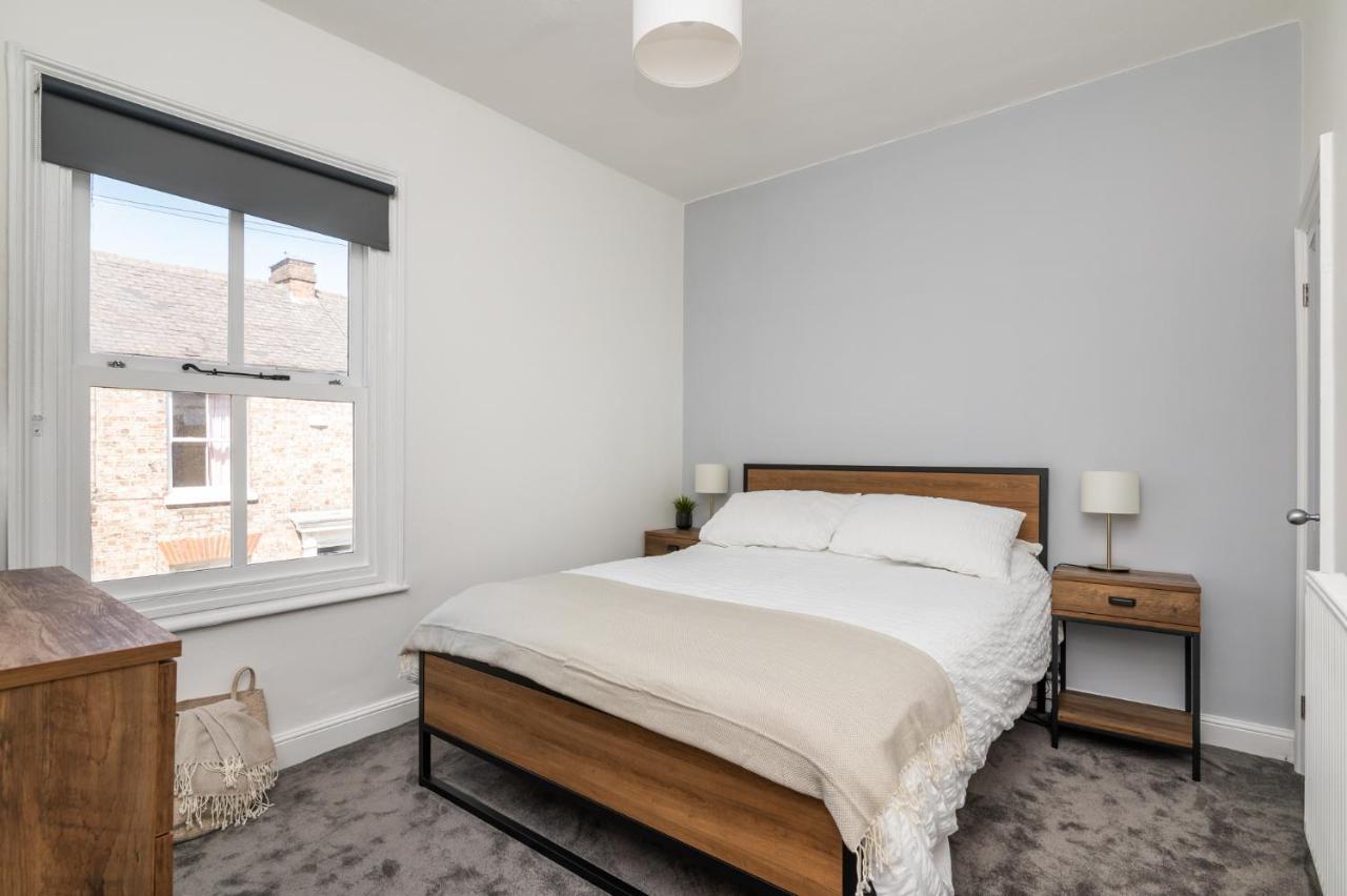 Stylish, Centrally Located Terrace - Pass The Key 约克 外观 照片