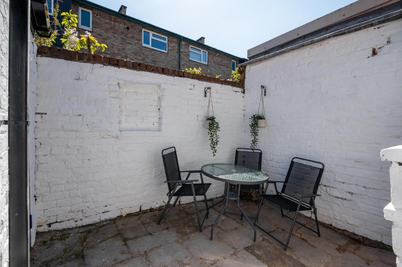 Stylish, Centrally Located Terrace - Pass The Key 约克 外观 照片