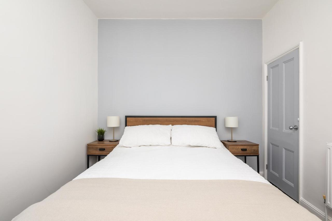 Stylish, Centrally Located Terrace - Pass The Key 约克 外观 照片