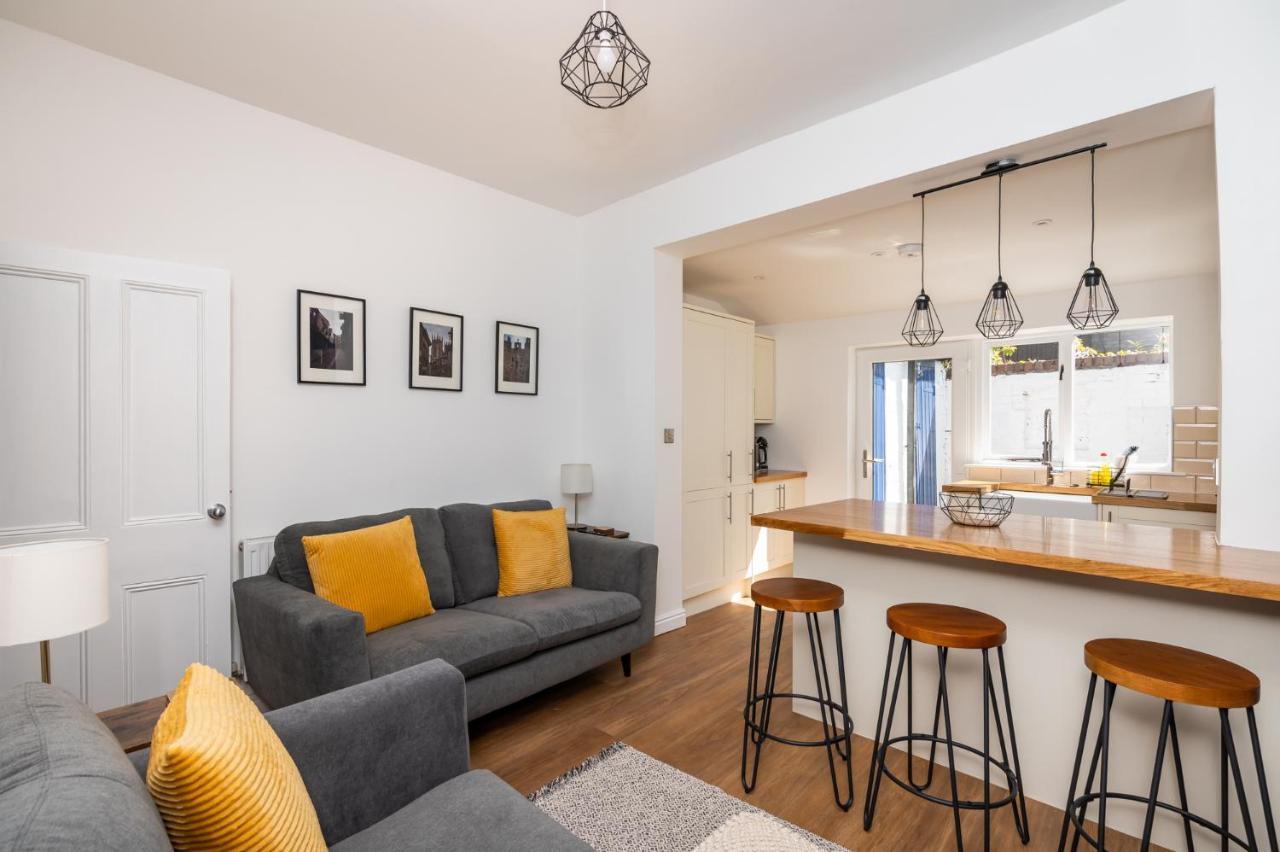 Stylish, Centrally Located Terrace - Pass The Key 约克 外观 照片
