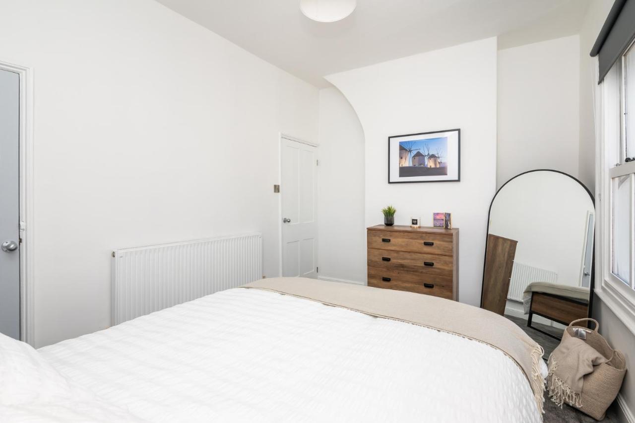 Stylish, Centrally Located Terrace - Pass The Key 约克 外观 照片